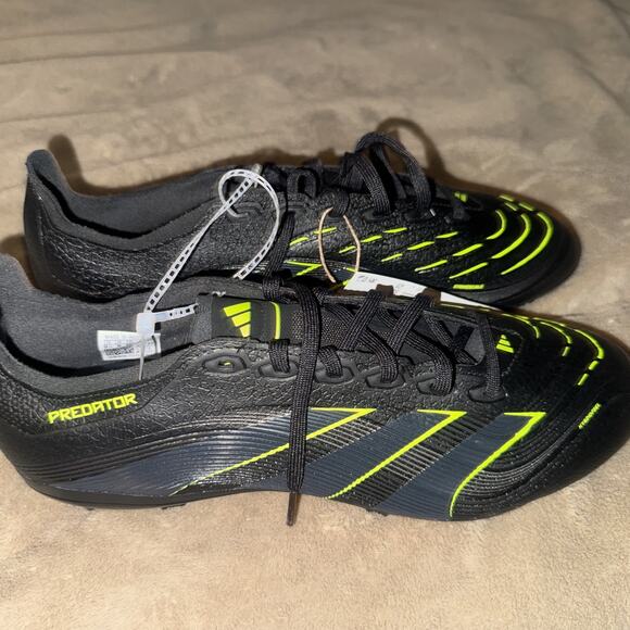 Predator League Fold-Over Tongue Strip FT/FG/MG Men\'s Soccer Cleats, Size 9.5